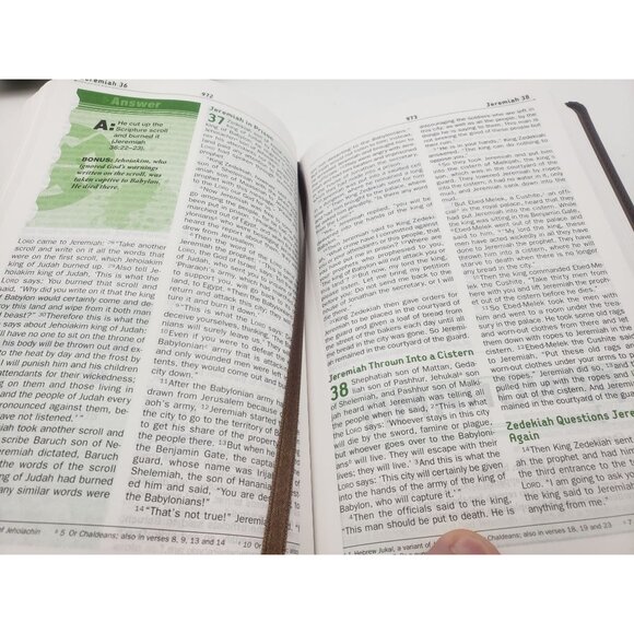 NIV Teen Study Bible Compact Edition Brown Leathersoft Small Print Lay-Flat - Picture 5 of 8